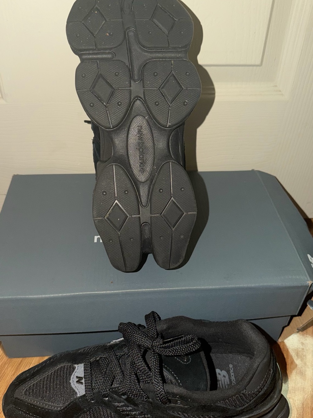 New Balance Black Mesh & Suede Runner - Picture 2 of 2